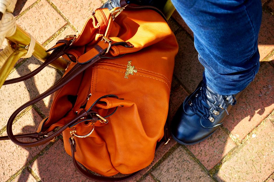 Choose an Everyday Purse That Carries Work Gear Without Dating Fast