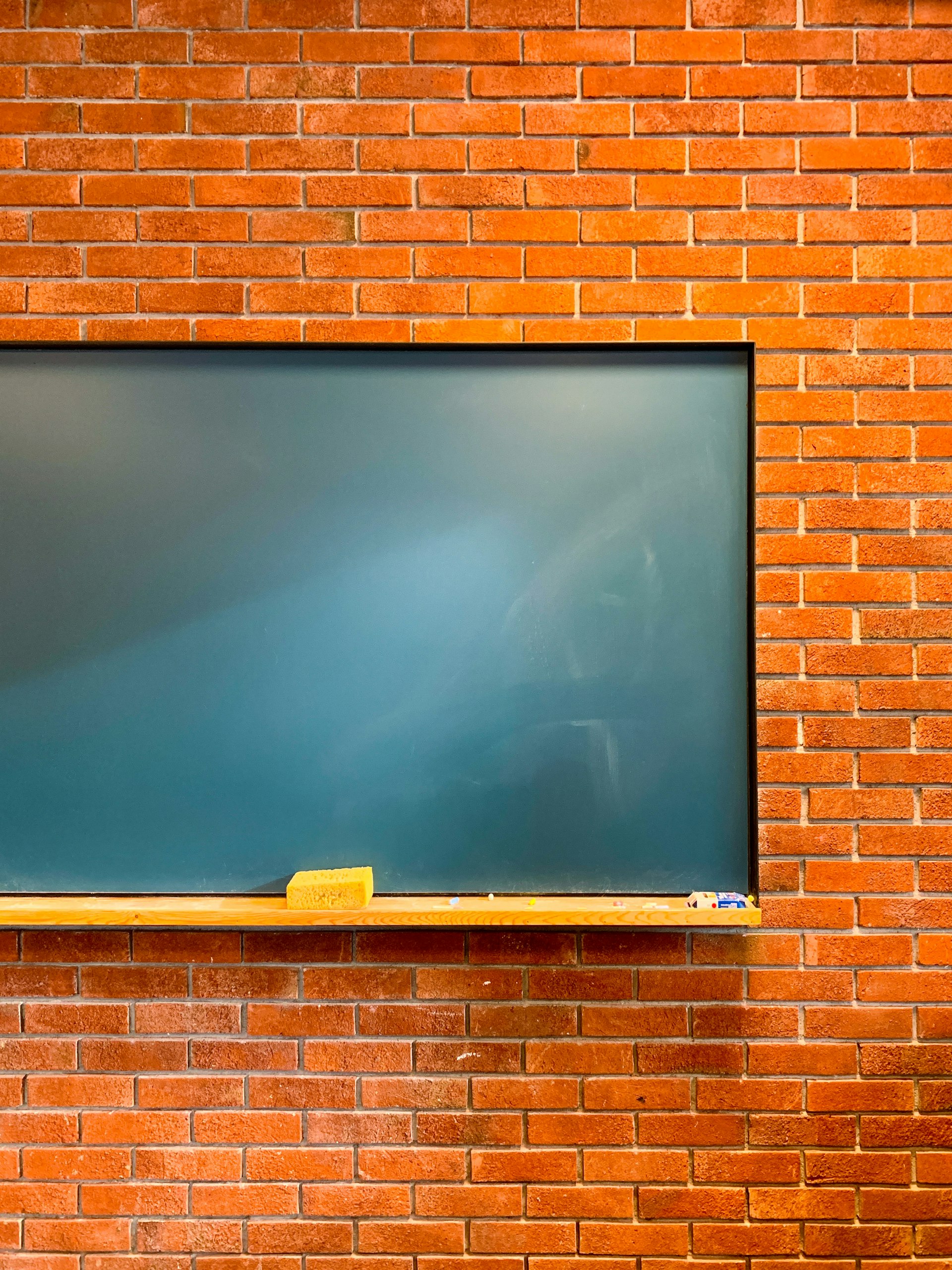 Transforming Learning: How Digital Classrooms and Smart Boards Revolutionize Education