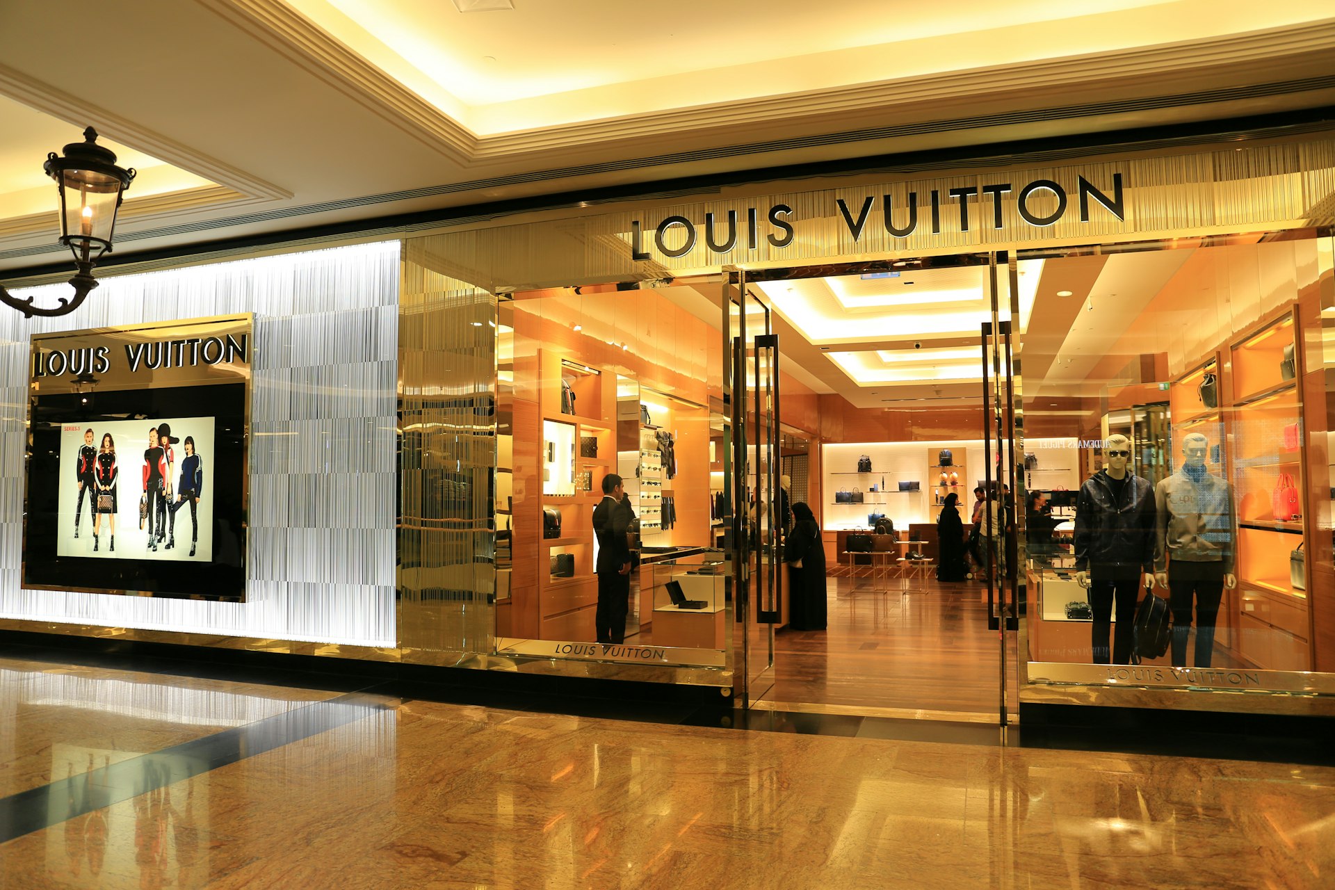 Balancing Luxury Fashion and Sustainability: The New Standard for Responsible Style in 2025